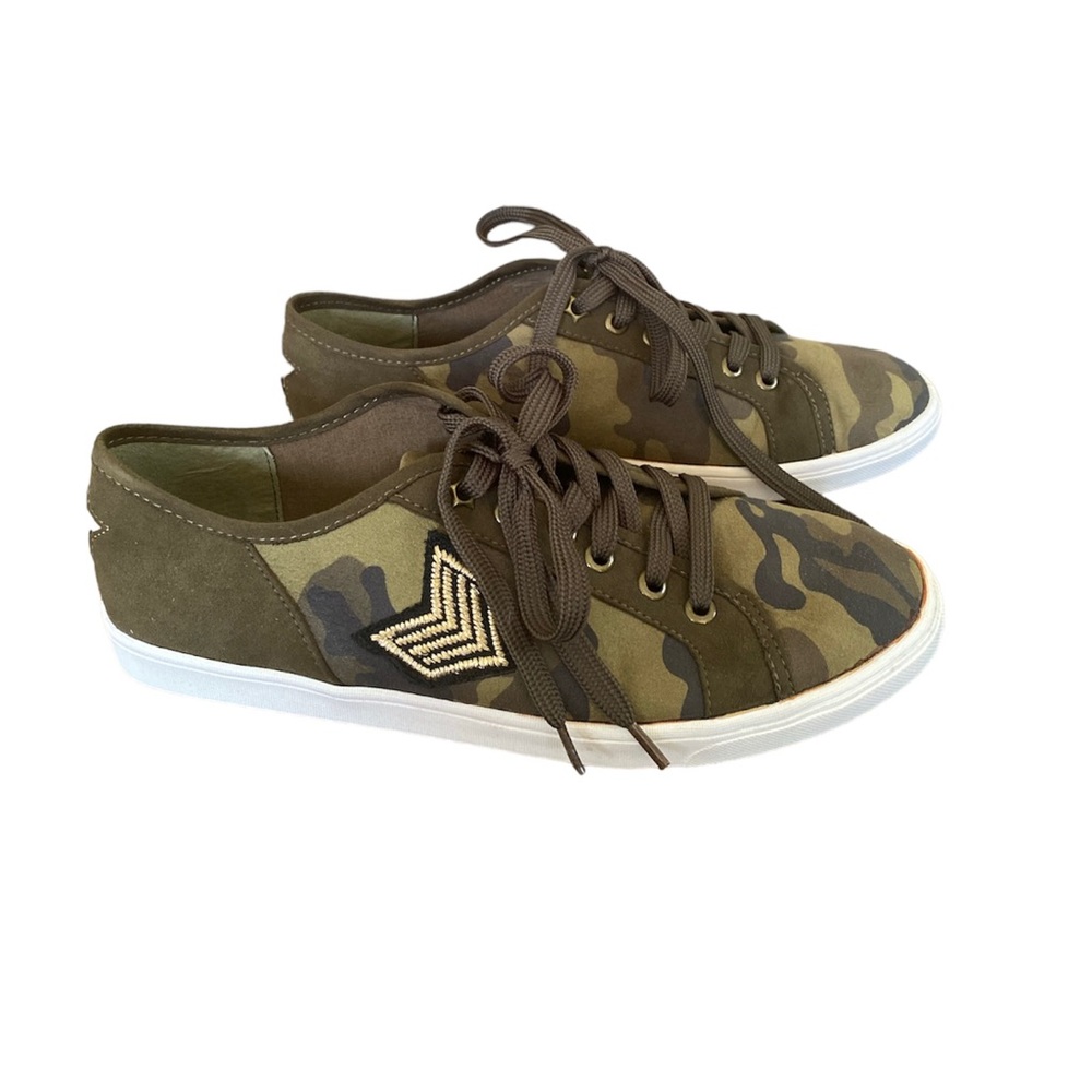 American Rag - Womens Green Camo Sneakers (Size: 8.5 M) NEW IN BOX